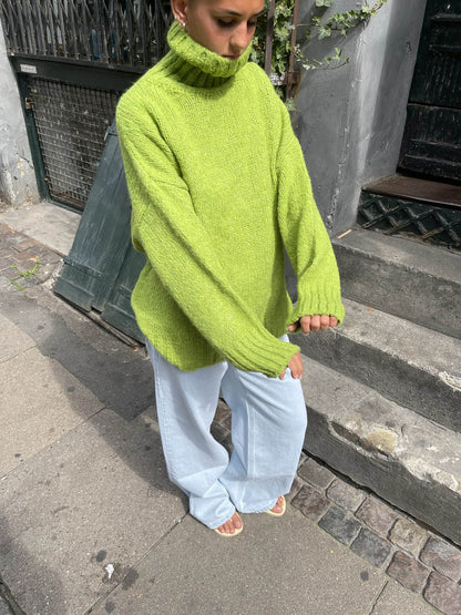 Valdamara oversized turtleneck – Lime Green - Sansa London